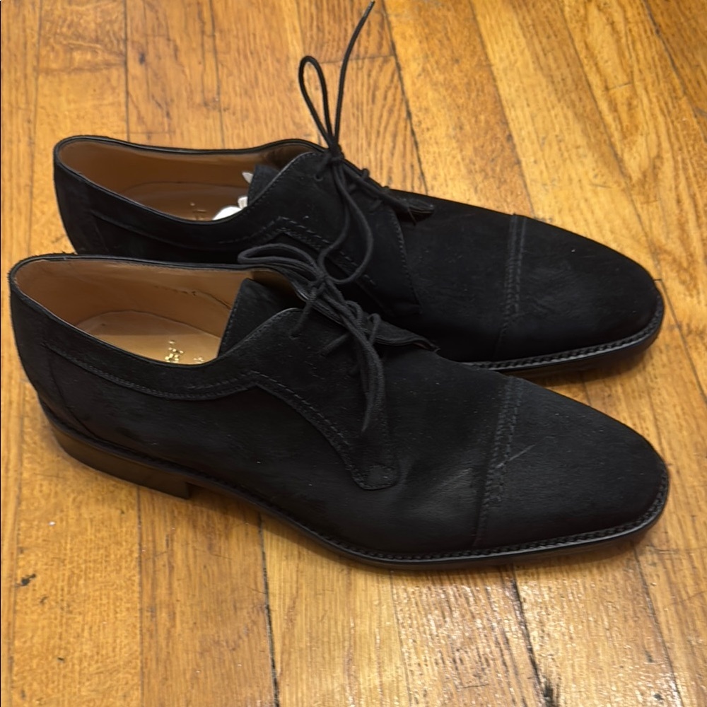 Graviti men’s cap toe shoes. Black suede. Made in Italy. Size 9.5. Never worn.